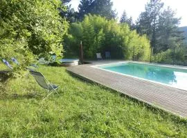 chalet orange jusque 6 personnes piscine partagée 6 chalets à chalets d'arbres