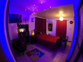 La chambre des sorciers - logement indépendant, accessible hotel in Sainte-Marie