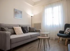 Erato Cosy Apartment by Home SH