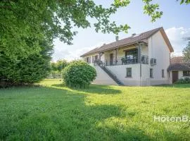 Green Oasis 5-Room Apartment with Large Garden