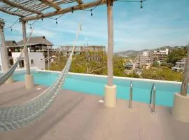 Bright Downtown Studio with Pool Jacuzzi Gym and Parking