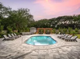 Vilano Rose Slps 24, 6Bds, 5 Bths, Pool, Wlk to Beach, Golf, Pets