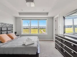 Large House Near Calgary Airport with Central AC, Double Car Garage Parking, Free Banff Access, Netflix, Sleeps 8
