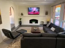 Warm and Spacious 5BR Home w WIFI and Multiple Parking - Hosted by Canstay