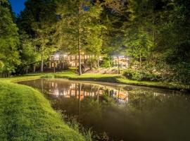 The Willows Retreat, hotel di Hendersonville