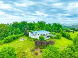 Near Hiking Trails Luxe Canton Getaway with Grill