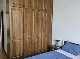 lovely 2 bed, 2.5 bath condo, hotel em Dar es Salaam