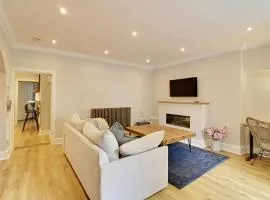 The Nook Central Harrogate Apartment with Parking, Sleeps 2