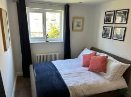 Best rated in Barnsley- apartment sleeps 4 & 5 minute walk to town centre, hotel v destinaci Barnsley