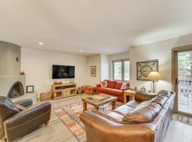 Half Mi to Angel Fire Resort Townhome with Grill!, ξενοδοχείο σε Angel Fire