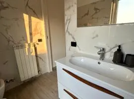 Deluxe comfortable suite with balcony Downtown