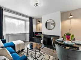 Stylish 4-Bed Cambridge Stay - Garden & Games Room
