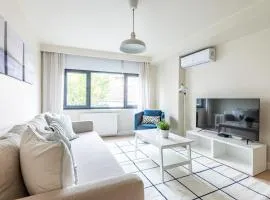 Modern Prime Location 1Bed Bright Home! #243