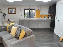 Guarlford Lodge in Malvern, cabin in Great Malvern