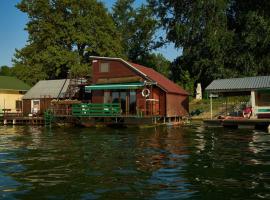 Homey house boat, great location, ubytování na lodi v destinaci Ada Ciganlija