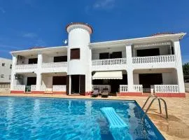 Apartment Tres Palmeras with pool