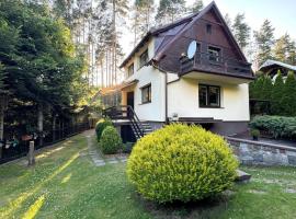 Domek nad Jeziorem Trzechowskim w lesie letniskowy na wsi, ξενοδοχείο σε Iwiczno