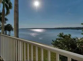 Bayview Oceanside Condo with Pool and Private Balcony