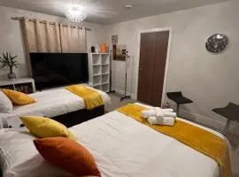 Family Room 2 beds Free WiFi Free Parking