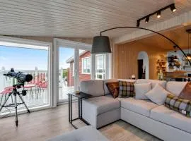 3BR Spacious Cottage with Geothermal HotTub & Stunning View