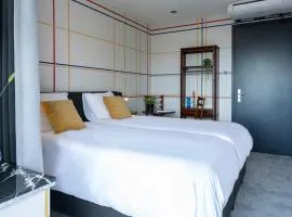 Modern Hotel Central Tilburg, Balcony & Kitchen