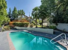 Fantastic Bright 4 Bedroom- Deck - Fireplaces