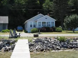 The Bright And Breezy - Lakefront With Spa!