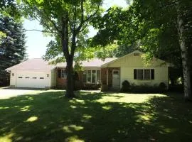 The Maple Cottage - Walk To Beach & Lake Michigan