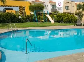 Tropical Getaway in Flamingos near Beach