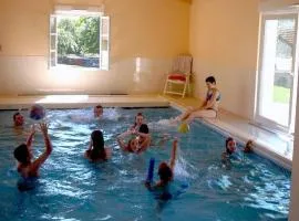 Maison avec Piscine Privée Chauffée, Cheminée et Activités à Goncourt - FR-1-611-106