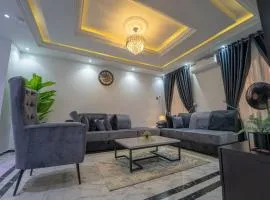 Luxurious 3 bed house in Magboro
