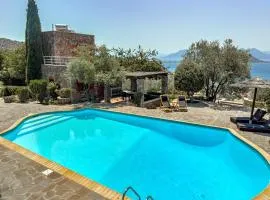 Jules and Jim Villa