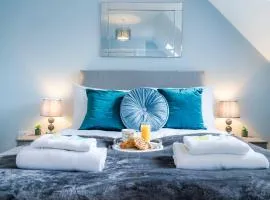 Progressive House 5 Bedrooms Inc Study with Sofabed, Garden, Smart TV in Every Bedroom FREE Parking