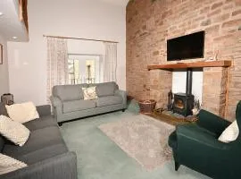 Poppythorn Cottage at Lovelady Shield with Hot Tub