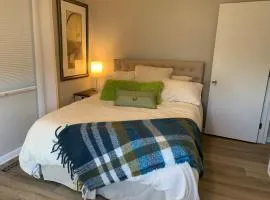 Chic & Cozy 1br Retreat Prime Location & Mod