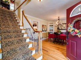 Little Palace West Kettering Retreat w-Patio, hotel in Kettering