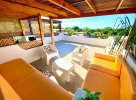 Modern Condo With A Rooftop Patio, condo em Libéria