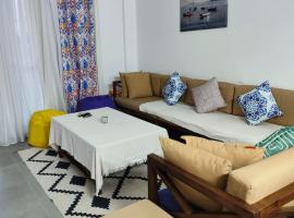 Family Chalet with Garden Amwaj, hotel na praia em El Alamein