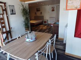 Le val, hotel v destinaci Thaon