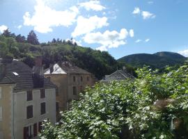 Gîte de séjour et d'étape l'Escampette, hotel v destinaci Saint-Jean-du-Bruel