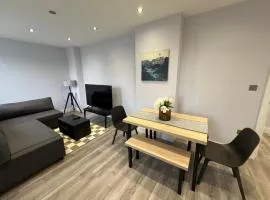 Queen Apartment - En-Suites - High Spec - 7 Guests