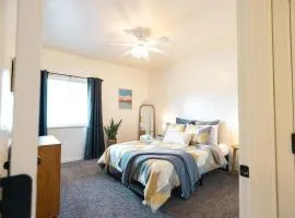 Peaceful Townhome Fast Wifi Enclosed Garage