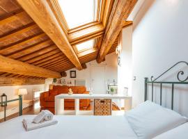 Mansarda Magellano - Parcheggio Auto，位于费拉拉的酒店