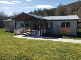 Enchanting Getaway Farmhouse And Tiny House Duo