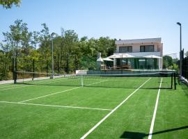 NEW Luxury Villa Noel with Tennis court, ξενοδοχείο σε Privlaka