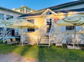 Keskv&auml;ljakul asuv hubane maja