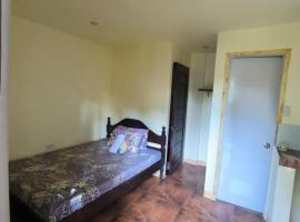 Toto's House Room Rental, apartahotel en Puerto Princesa