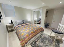 Spacious Basement in Oakville, khách sạn ở Oakville