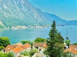 Orahovac sunny port