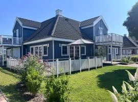 Blaues Haus am See